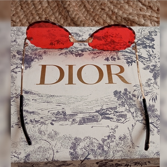 🌺 Red Sunglasses New - Picture 4 of 6